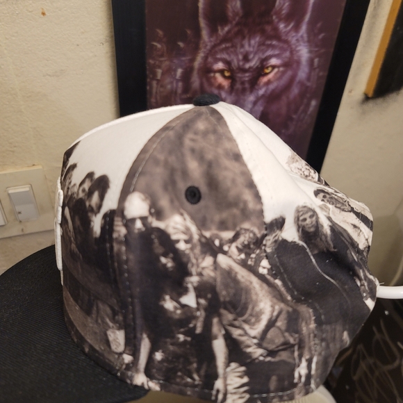 AMC The Walking Dead Zombies Snap Back Hat NWOT - Picture 3 of 4